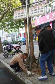 現(xiàn)場(chǎng)辦公，把整改成效落實(shí)到群眾心坎上