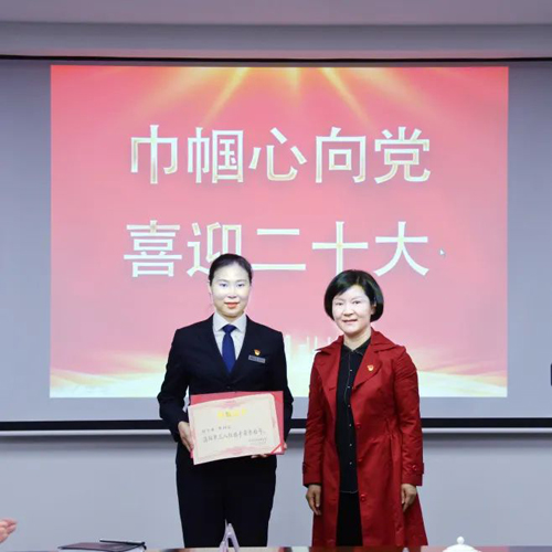 市婦聯(lián)、市總工會領(lǐng)導(dǎo)來集團(tuán)授牌公交巾幗事業(yè)再迎盛事