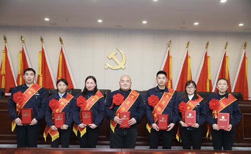 關(guān)于表彰2020年度先進集體、先進個人的決定