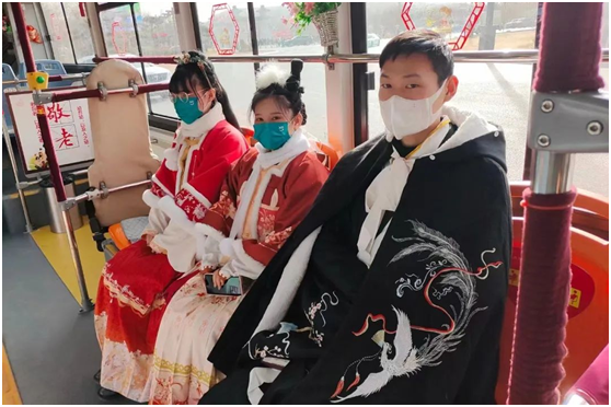 老家河南 心的春運(yùn)︱熟悉的春節(jié)里！ 看洛陽(yáng)公交人的過(guò)年儀式感 