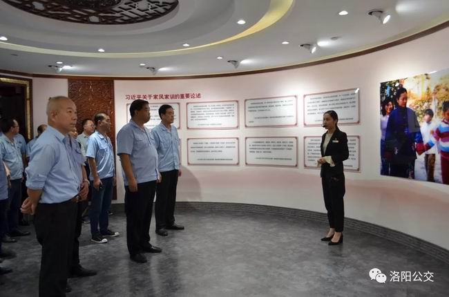 集團(tuán)機(jī)關(guān)組織黨員到“市民之家”廉潔文化宣傳教育館、家風(fēng)家訓(xùn)館和黨建館參觀學(xué)習(xí)