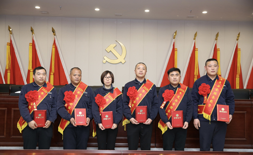 0203 安全服務(wù)能手從左至右依次為 黨萬超、朱學(xué)民、任興芳、王琳汝、周冬偉、王須波.jpg