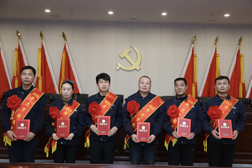 0204 節(jié)能能手從左至右依次為 石亞杰、沈小慶、楊興忠、于俊國、權(quán)振利、吳偉偉.jpg