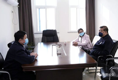 眾志成城、共克時(shí)艱——團(tuán)市委向公交一線捐贈(zèng)疫情防控物資